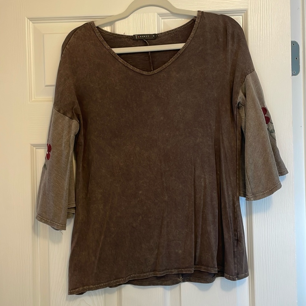 Flower sleeve top